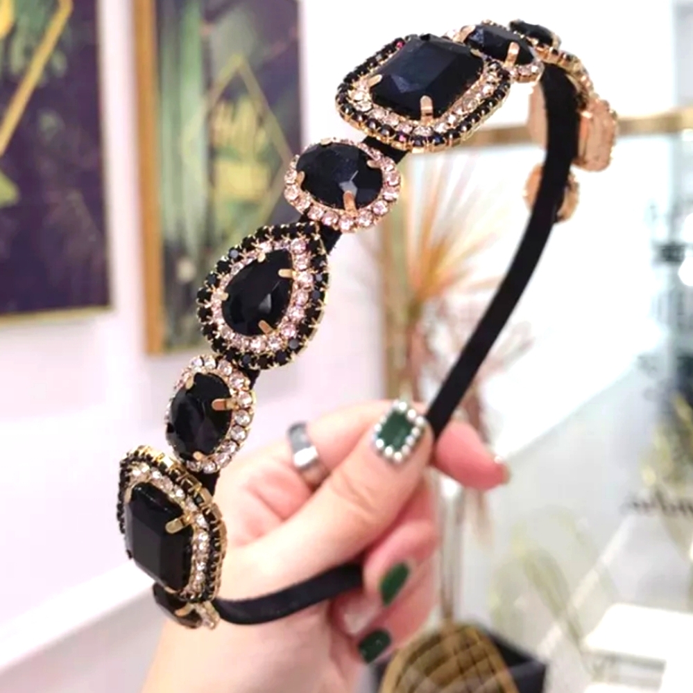 3/20 NWOT bedazzle high end Rhinestone hair band